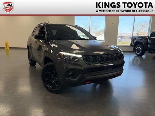 Diamond Black Crystal Pearlcoat 2023 Jeep Compass Trailhawk
