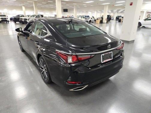 2022 Lexus ES 350 Base