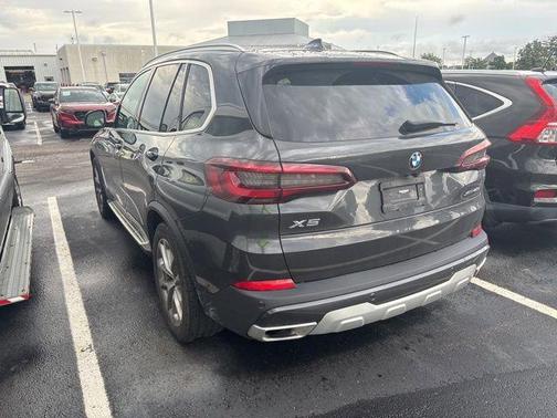 Dark Graphite Metallic 2022 BMW X5 xDrive40i