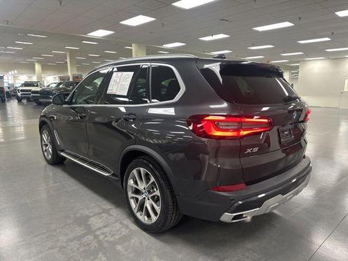 Dark Graphite Metallic 2022 BMW X5 xDrive40i