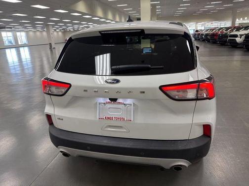 Oxford White 2022 Ford Escape SE