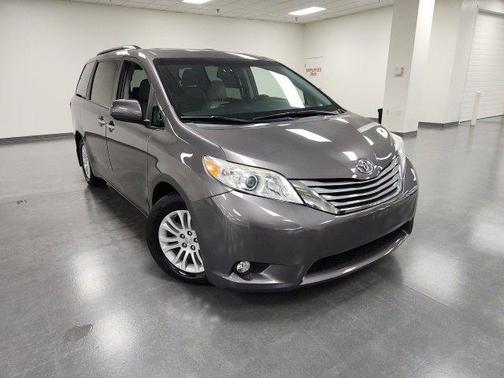 2017 Toyota Sienna XLE