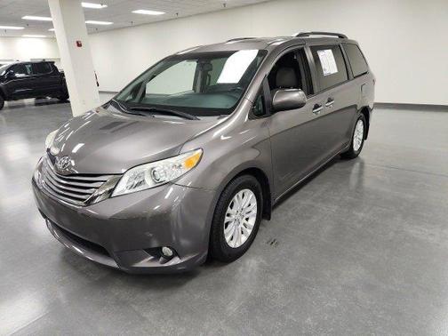 2017 Toyota Sienna XLE