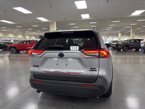 2020 Toyota RAV4 Hybrid XLE