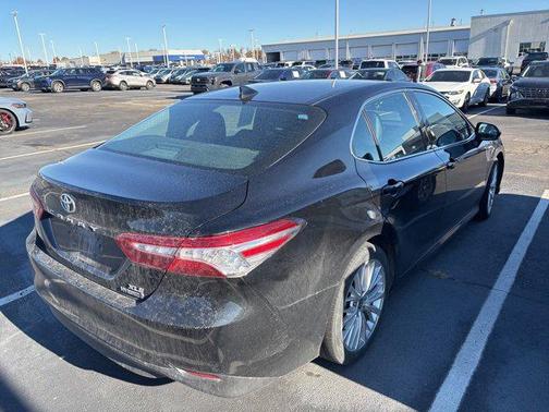 2020 Toyota Camry Hybrid XLE