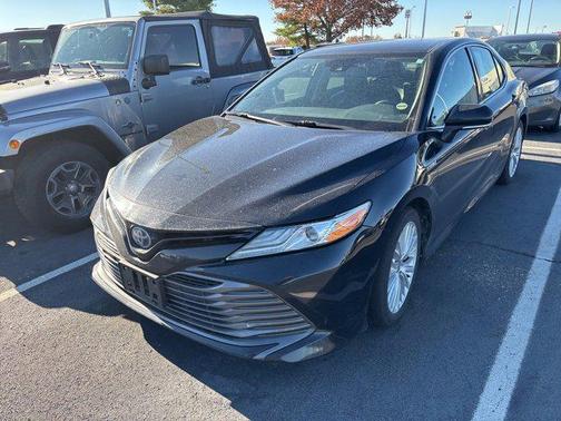 2020 Toyota Camry Hybrid XLE