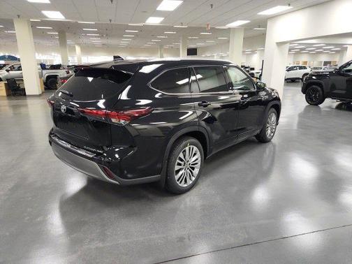 2026 Toyota Highlander Platinum