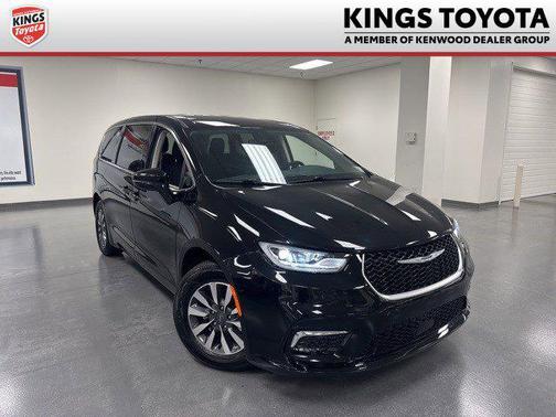2024 Chrysler Pacifica Hybrid Select