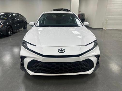 Ice 2026 Toyota Camry SE