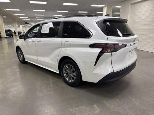 2024 Toyota Sienna XLE