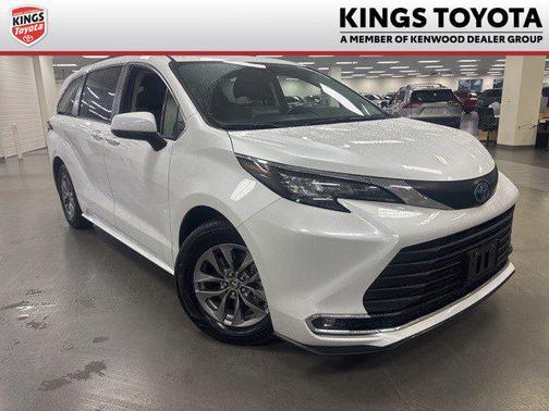 2024 Toyota Sienna XLE