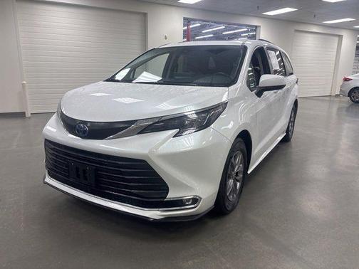 2024 Toyota Sienna XLE
