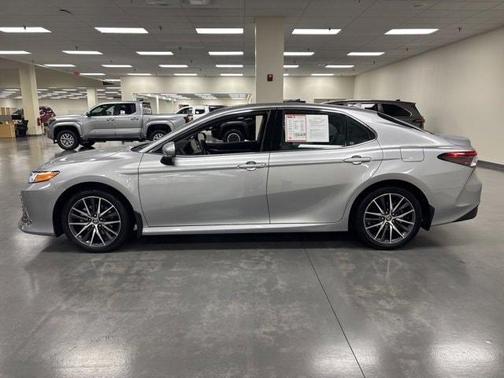 2023 Toyota Camry Hybrid XLE
