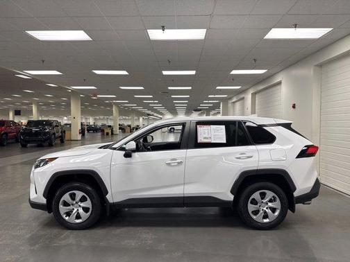 2022 Toyota RAV4 LE