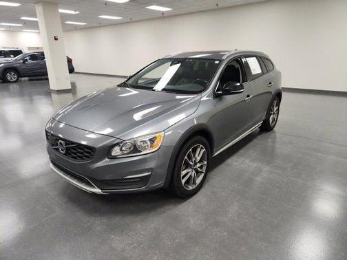 2018 Volvo V60 Cross Country T5