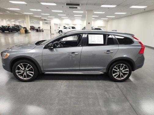 2018 Volvo V60 Cross Country T5