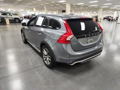 2018 Volvo V60 Cross Country T5