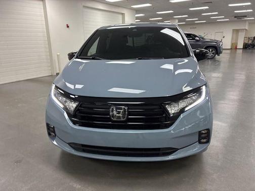 Sonic Gray Pearl 2023 Honda Odyssey Sport