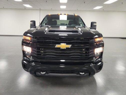 2025 Chevrolet Silverado 2500 Custom