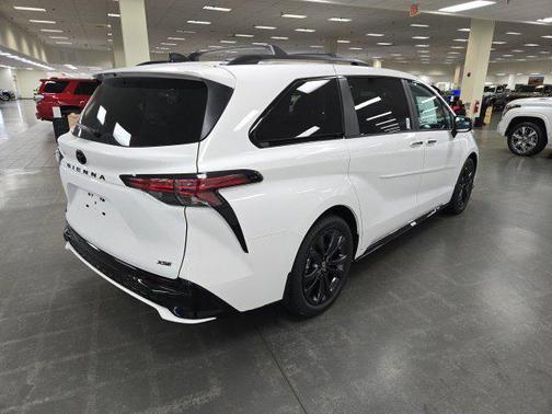 Ice 2026 Toyota Sienna XSE 7 Passenger