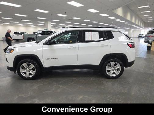 Bright White Clearcoat 2022 Jeep Compass Latitude