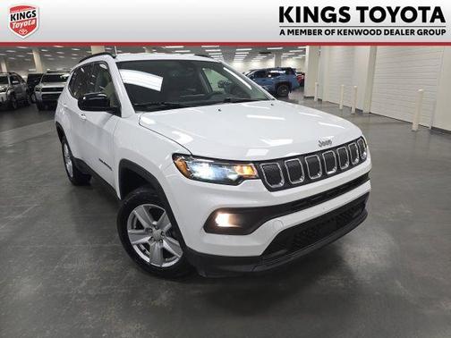 Bright White Clearcoat 2022 Jeep Compass Latitude