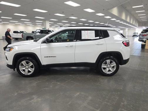 Bright White Clearcoat 2022 Jeep Compass Latitude
