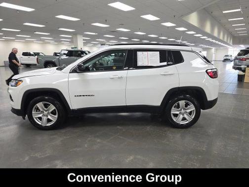 Bright White Clearcoat 2022 Jeep Compass Latitude