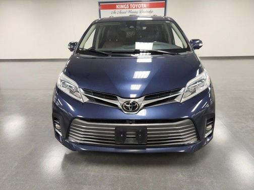 2019 Toyota Sienna Limited Premium