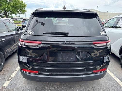 Diamond Black Crystal Pearlcoat 2023 Jeep Grand Cherokee Altitude