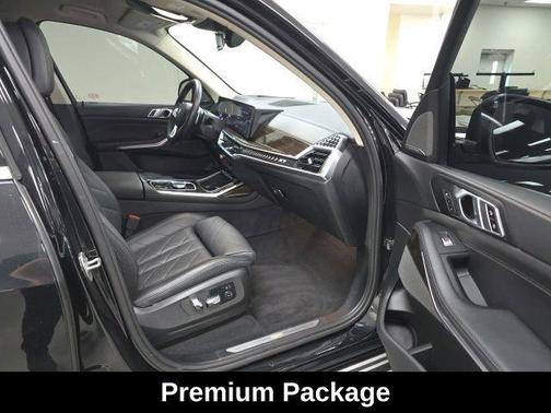 Black Sapphire Metallic 2024 BMW X7 xDrive40i