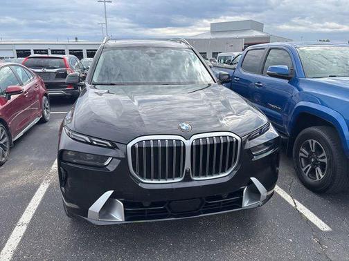 Black Sapphire Metallic 2024 BMW X7 xDrive40i