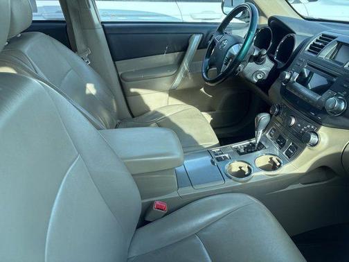 2011 Toyota Highlander SE