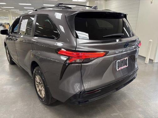 Predawn Gray Mica 2022 Toyota Sienna Platinum