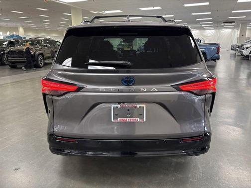 Predawn Gray Mica 2022 Toyota Sienna Platinum