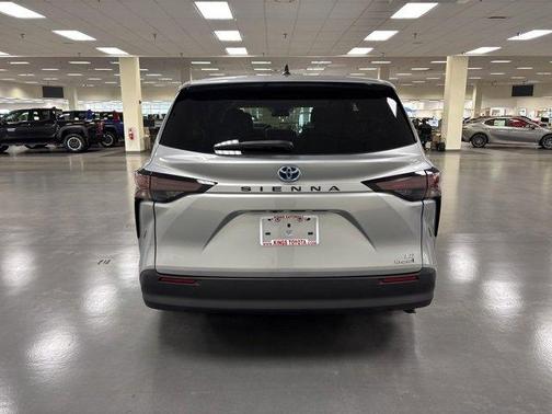 2023 Toyota Sienna LE