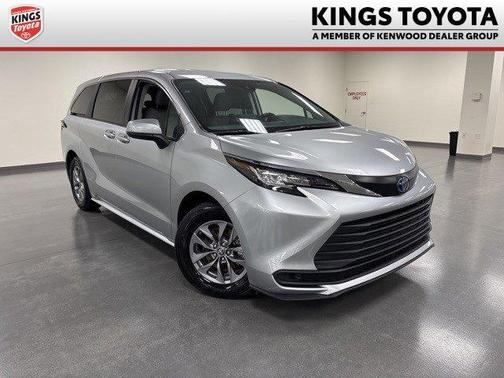 2023 Toyota Sienna LE