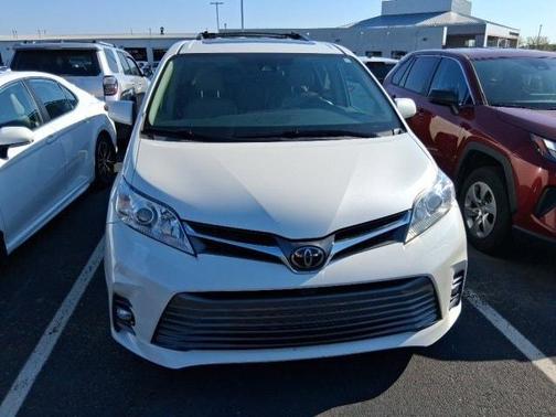 2019 Toyota Sienna XLE Premium