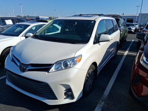 2019 Toyota Sienna XLE Premium