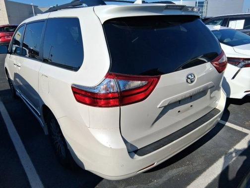 2019 Toyota Sienna XLE Premium