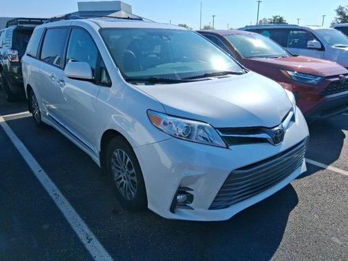 2019 Toyota Sienna XLE Premium