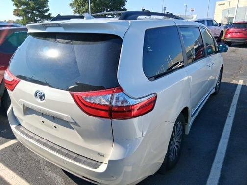 2019 Toyota Sienna XLE Premium