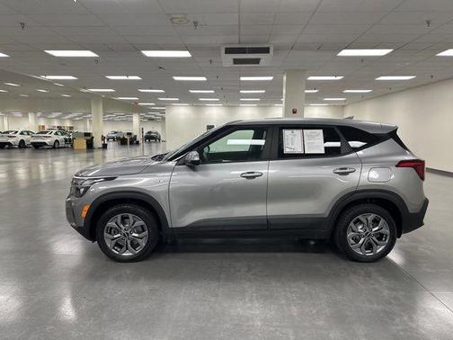 Steel Gray 2024 Kia Seltos LX