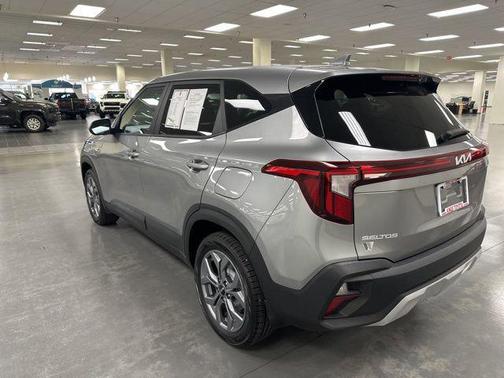 Steel Gray 2024 Kia Seltos LX