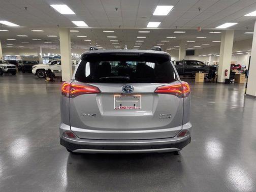 2017 Toyota RAV4 Hybrid SE