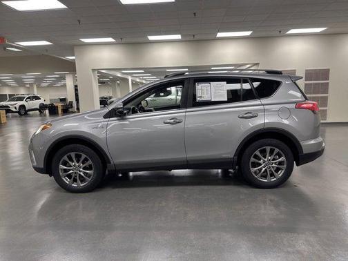 2017 Toyota RAV4 Hybrid SE