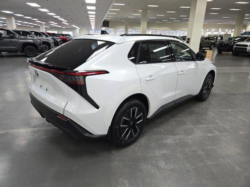 Pearl 2026 Toyota bZ XLE