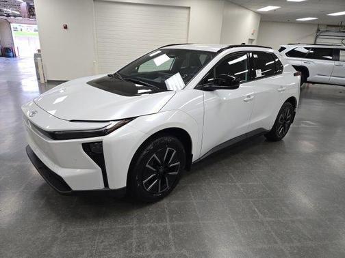 Pearl 2026 Toyota bZ XLE