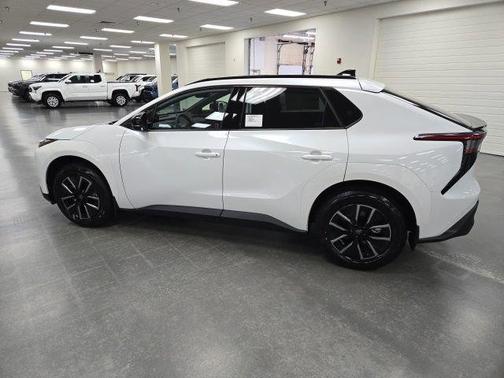 Pearl 2026 Toyota bZ XLE