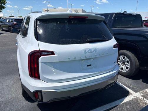 Glacial White Pearl 2024 Kia Telluride S